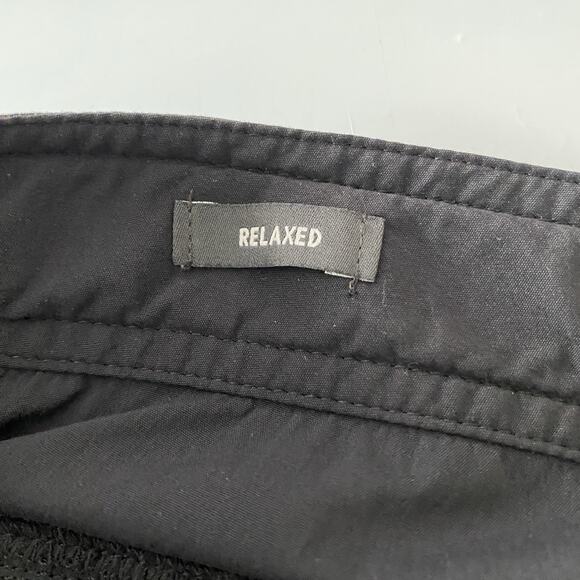 Womens REI co-op Black Relaxed Bermuda Shorts‎ Size 14 Cargo Hiking Utility - Picture 7 of 9